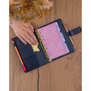 NOTIQUE Refill – Týdenní kroužkový diář s vyměnitelnými listy 2027, černý, 12,5 x 19 cm