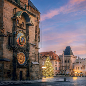 NOTIQUE Poznámkový kalendář Praha 2027, 30 x 30 cm